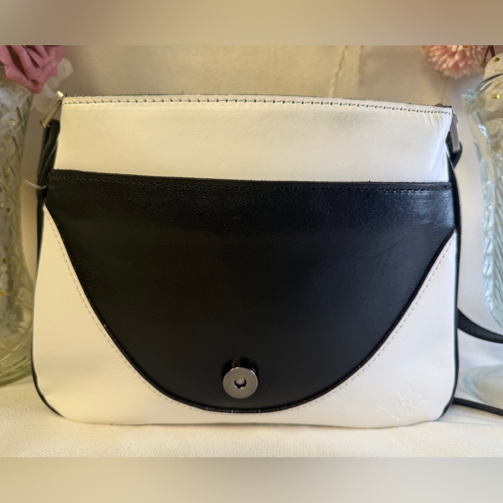 Patricia Nash White and Black Color Block Alimena Crossbody Bag - Picture 3 of 12